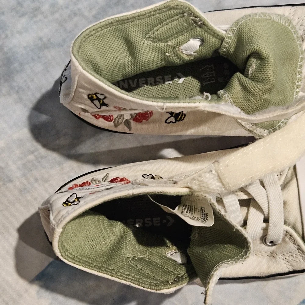Converse Chuck Taylor All Star High Top Floral Embroidered Size 10 Toddler